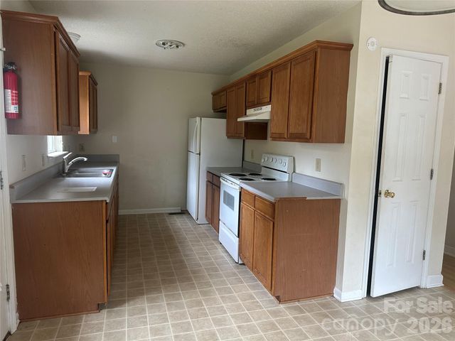 827 E 9th Street, Newton, NC 28658