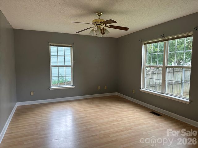 827 E 9th Street, Newton, NC 28658