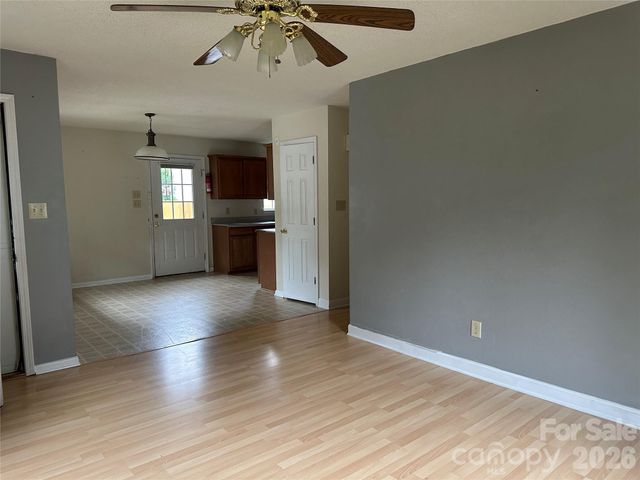 827 E 9th Street, Newton, NC 28658