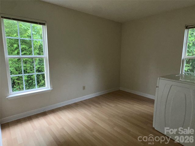 827 E 9th Street, Newton, NC 28658