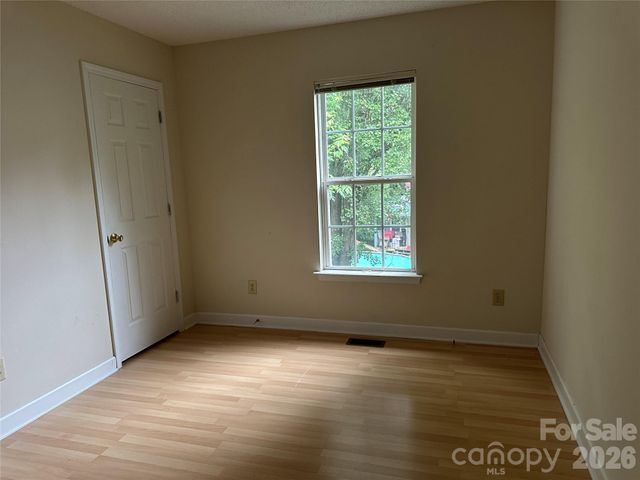 827 E 9th Street, Newton, NC 28658