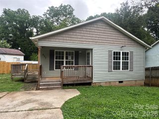 827 E 9th Street, Newton, NC 28658