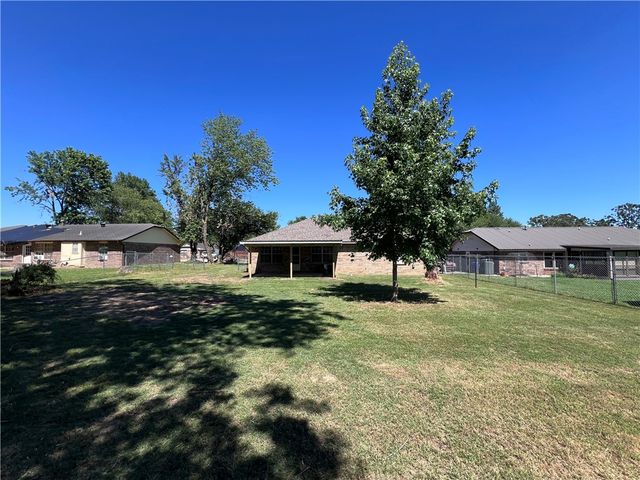 604 N 35th Street, Rogers, AR 72756