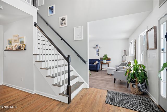 2 Winding Creek Way, Colonie, NY 12047