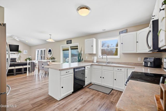 2 Winding Creek Way, Colonie, NY 12047