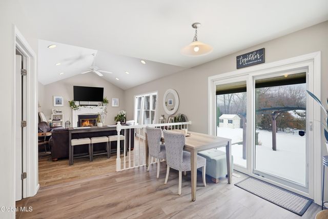 2 Winding Creek Way, Colonie, NY 12047