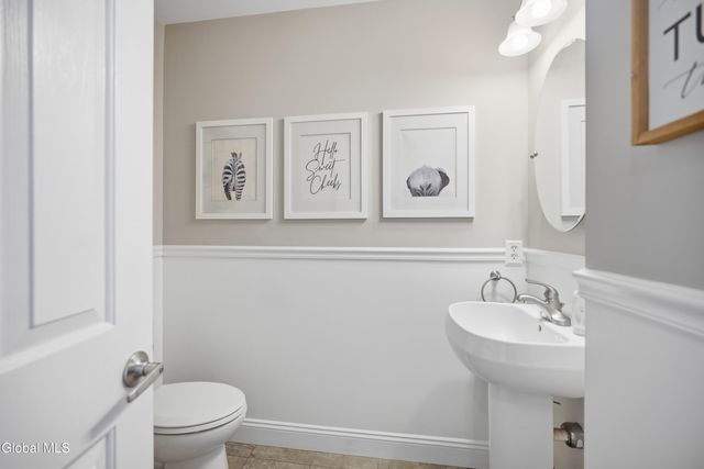 2 Winding Creek Way, Colonie, NY 12047