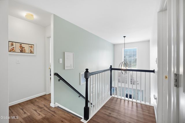 2 Winding Creek Way, Colonie, NY 12047