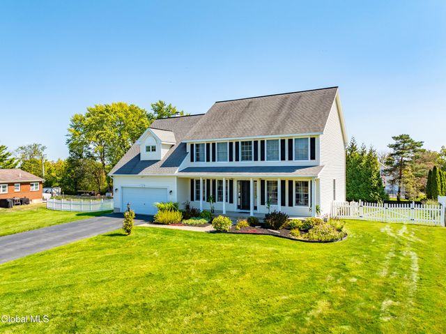 2 Winding Creek Way, Colonie, NY 12047