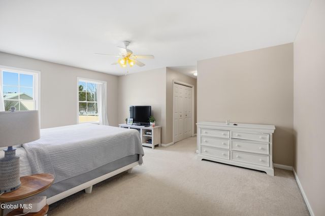 2 Winding Creek Way, Colonie, NY 12047