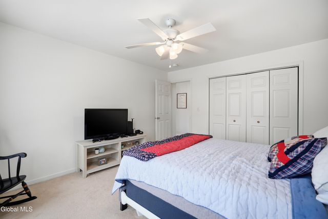 2 Winding Creek Way, Colonie, NY 12047