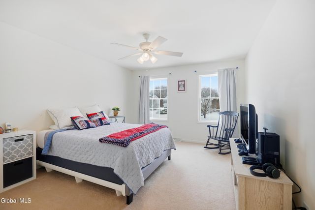 2 Winding Creek Way, Colonie, NY 12047