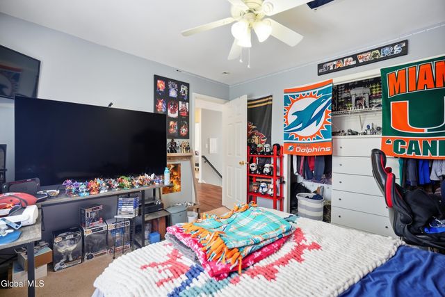 2 Winding Creek Way, Colonie, NY 12047