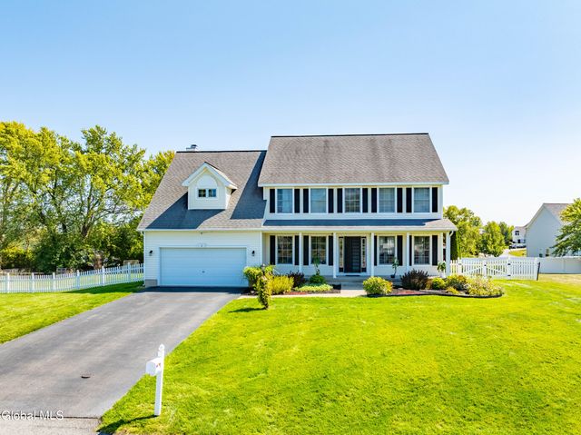 2 Winding Creek Way, Colonie, NY 12047