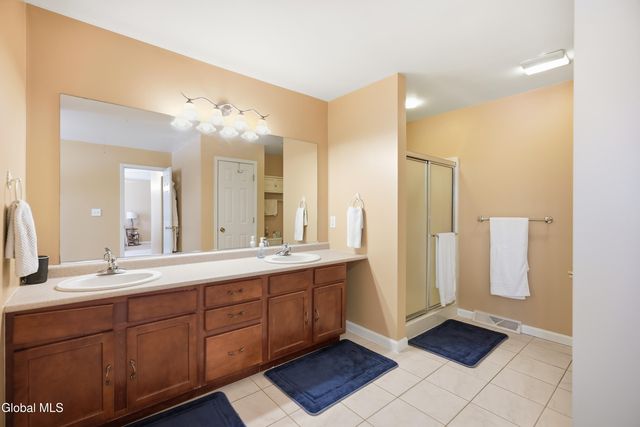 2 Winding Creek Way, Colonie, NY 12047