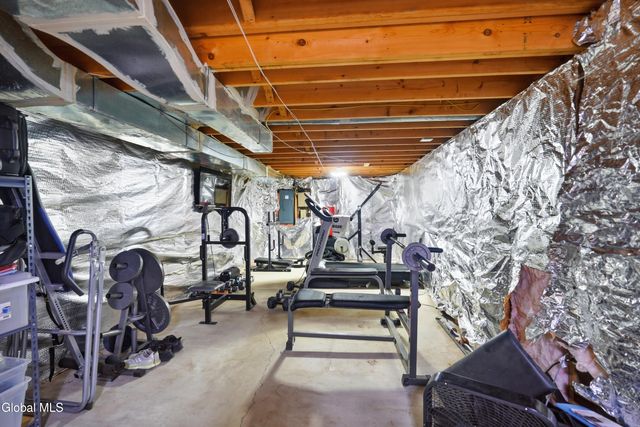 2 Winding Creek Way, Colonie, NY 12047