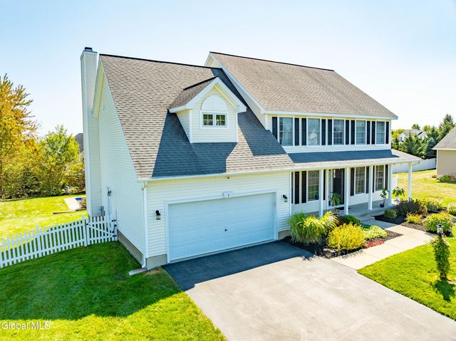 2 Winding Creek Way, Colonie, NY 12047