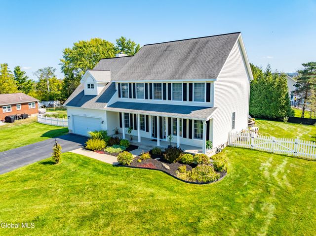 2 Winding Creek Way, Colonie, NY 12047