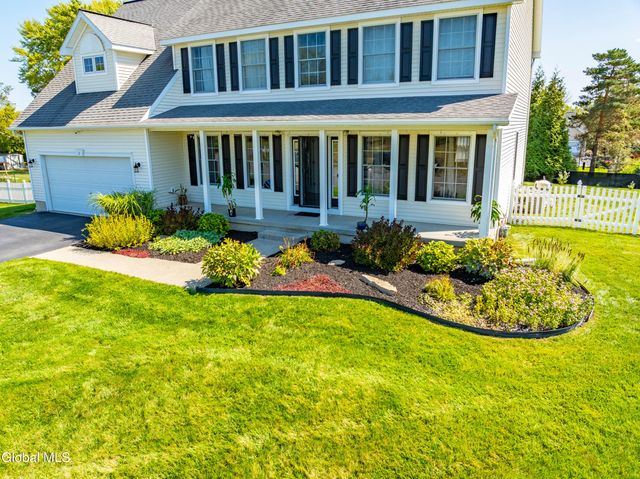 2 Winding Creek Way, Colonie, NY 12047