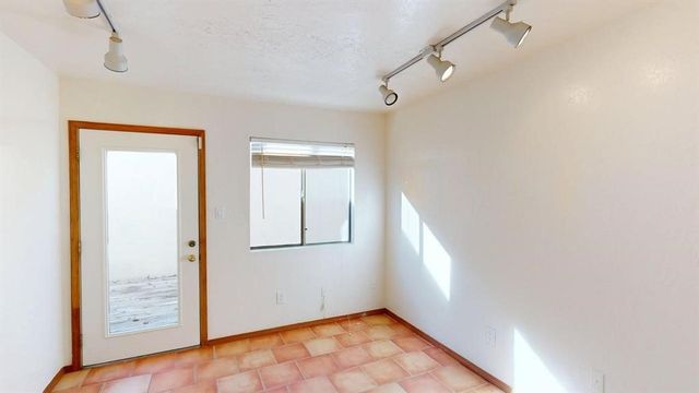 3912 Los Milagros, Santa Fe, NM 87507