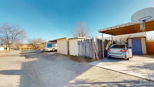 3912 Los Milagros, Santa Fe, NM 87507