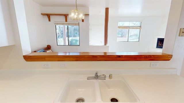 3912 Los Milagros, Santa Fe, NM 87507