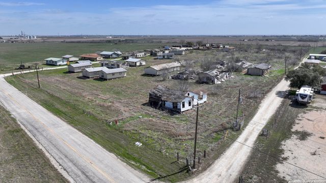 8205 W INTERSTATE 10, Seguin, TX 78155