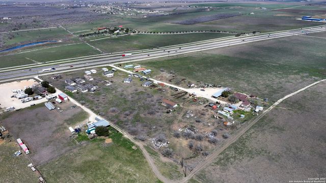 8205 W INTERSTATE 10, Seguin, TX 78155
