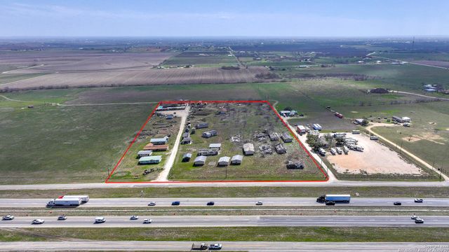 8205 W INTERSTATE 10, Seguin, TX 78155