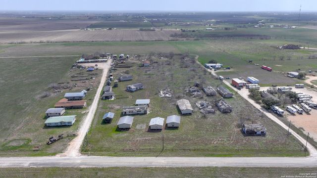 8205 W INTERSTATE 10, Seguin, TX 78155
