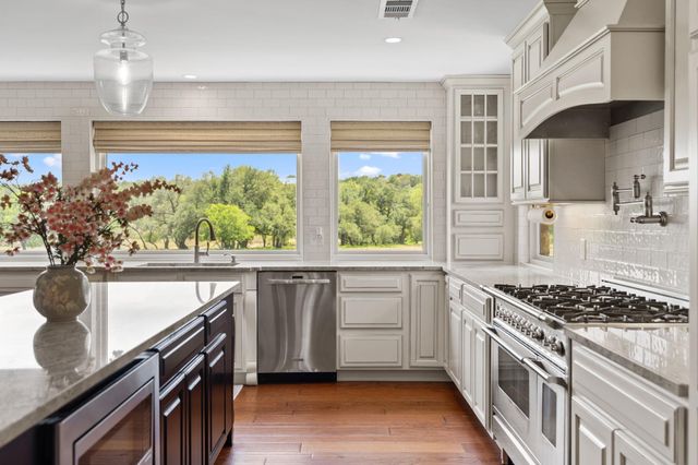 14909 Fitzhugh RD B, Dripping Springs, TX 78736