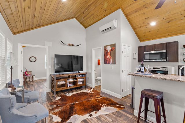 14909 Fitzhugh RD B, Dripping Springs, TX 78736