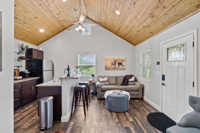14909 Fitzhugh RD B, Dripping Springs, TX 78736