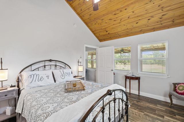 14909 Fitzhugh RD B, Dripping Springs, TX 78736