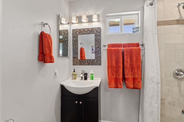 14909 Fitzhugh RD B, Dripping Springs, TX 78736