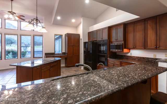 9295 S BRYERLY Drive, Hereford, AZ 85615