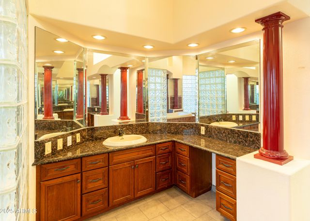 9295 S BRYERLY Drive, Hereford, AZ 85615