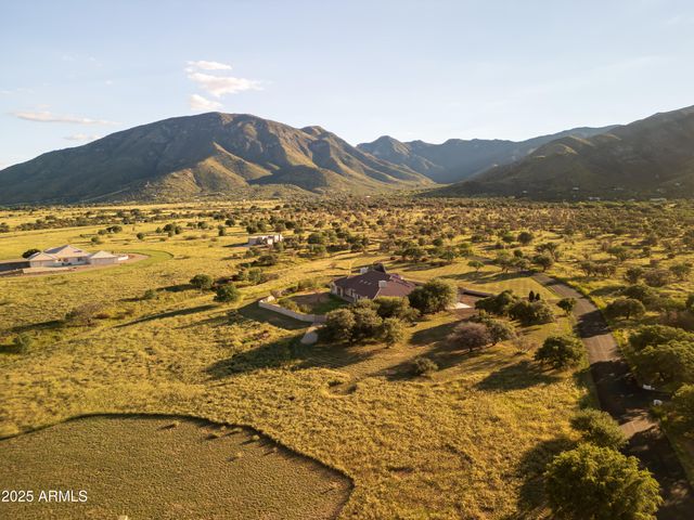 9295 S BRYERLY Drive, Hereford, AZ 85615