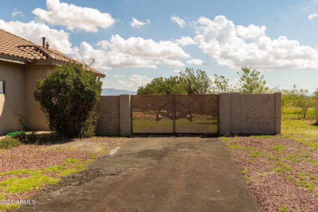 9295 S BRYERLY Drive, Hereford, AZ 85615