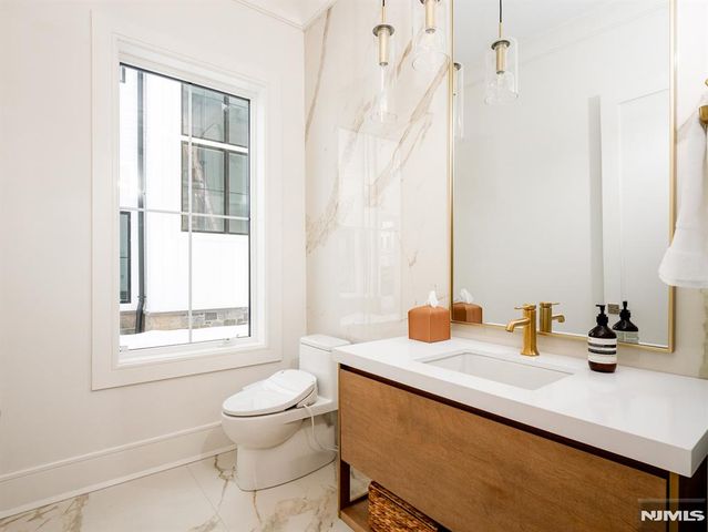 16-18 Paris Avenue 14, Rockleigh, NJ 07647