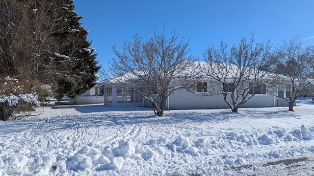 79 Guadeloupe Drive, Toms River, NJ 08757