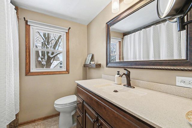 700 Oakhurst Avenue NW, Grand Rapids, MI 49504