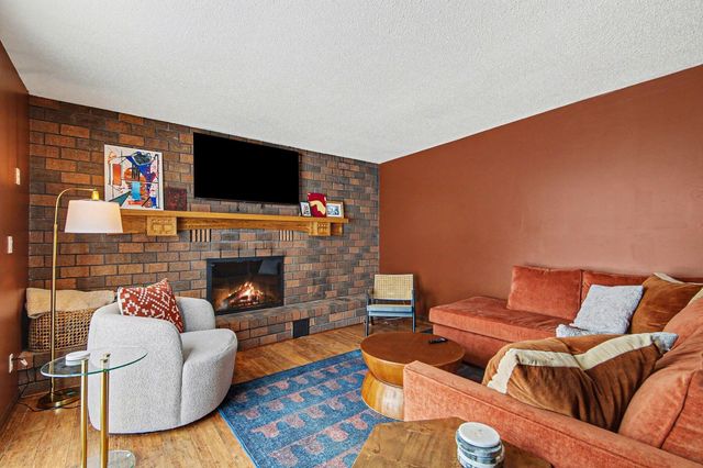 700 Oakhurst Avenue NW, Grand Rapids, MI 49504