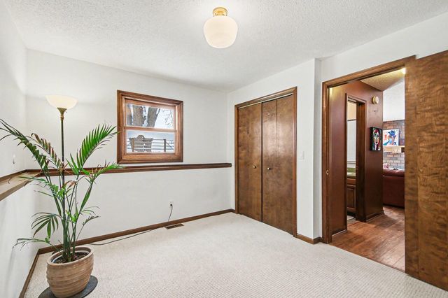 700 Oakhurst Avenue NW, Grand Rapids, MI 49504