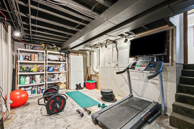 700 Oakhurst Avenue NW, Grand Rapids, MI 49504