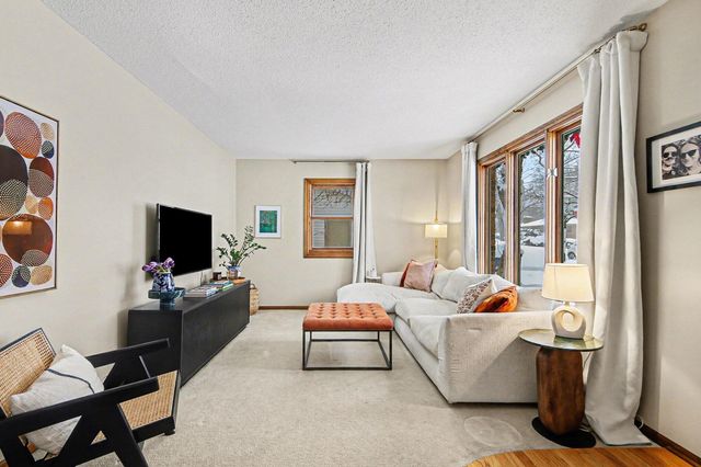 700 Oakhurst Avenue NW, Grand Rapids, MI 49504