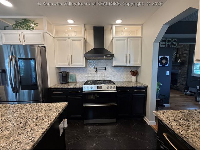 66 Fieldstone Drive, Fraziers Bottom, WV 25082