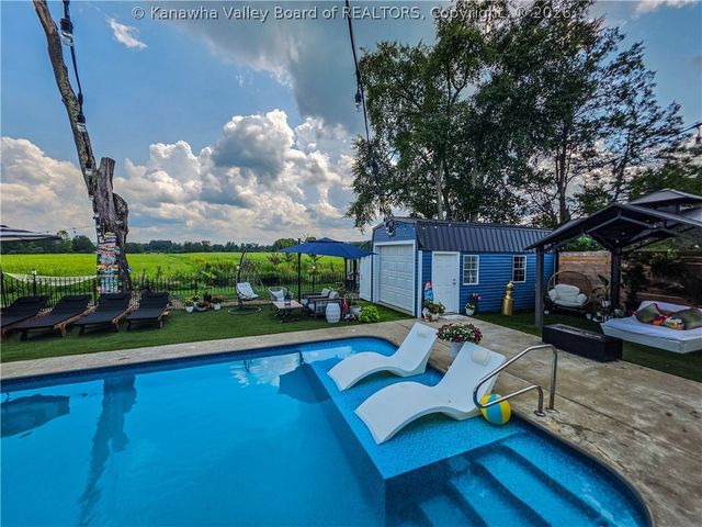 66 Fieldstone Drive, Fraziers Bottom, WV 25082