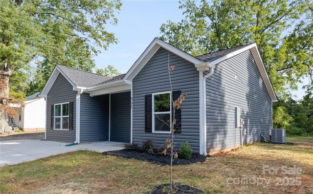 532 W Mclelland Avenue, Mooresville, NC 28115