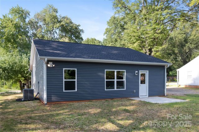 532 W Mclelland Avenue, Mooresville, NC 28115